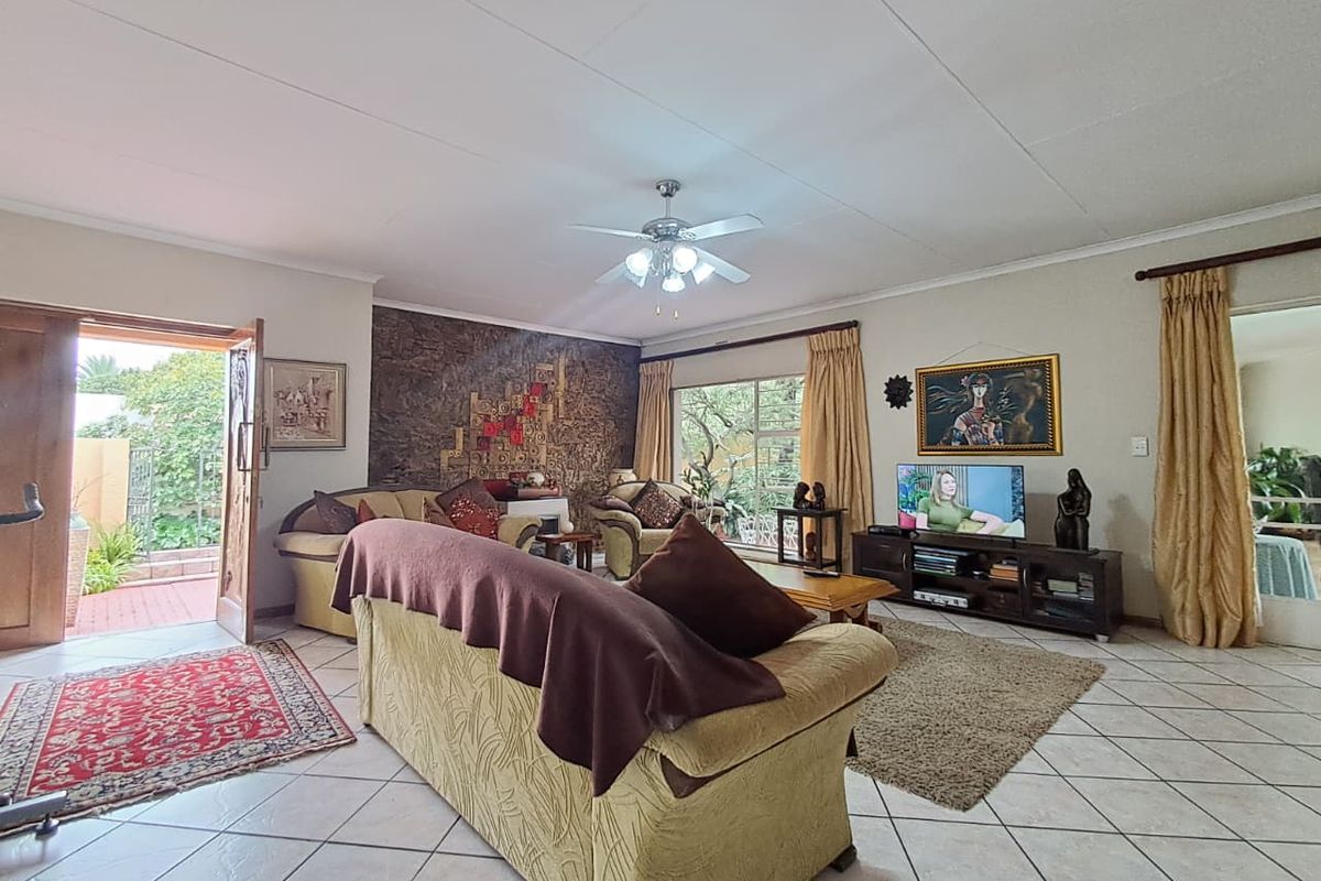 3 Bedroom House for Sale in Brackenhurst - Photo 2