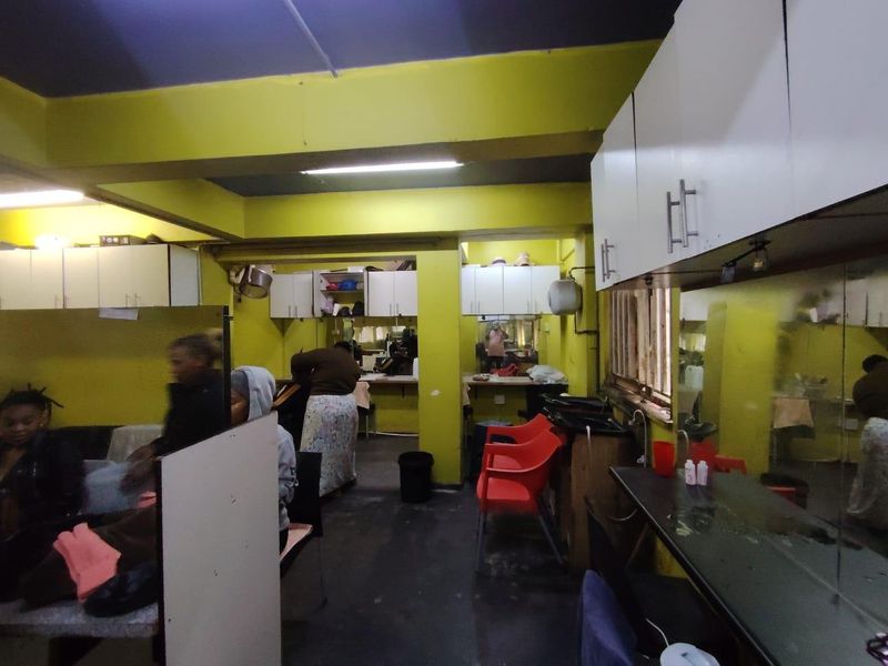 Prime Retail Space to Let in the CBD - Photo 7