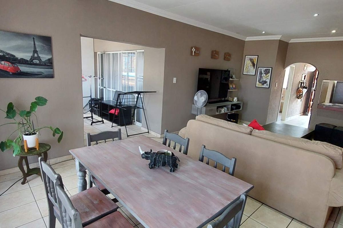 Pet Friendly 2 Bedroom Unit, in Town. - Photo 4