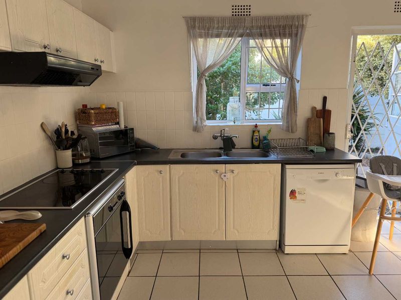 2 BEDROOM UNFURNISHED FAMILY HOME - Photo 8