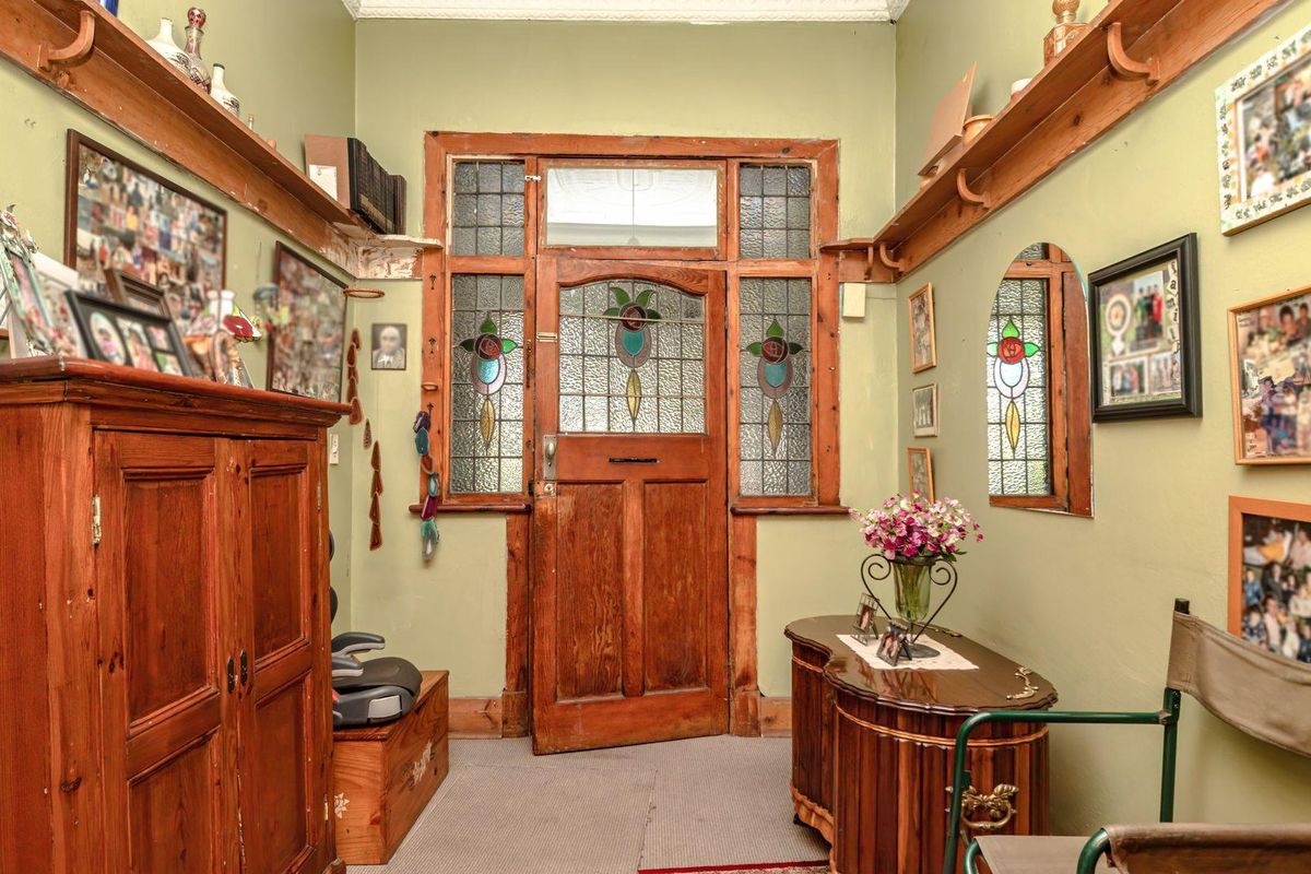 Elegant Home with Income-Generating Flats! - Photo 2