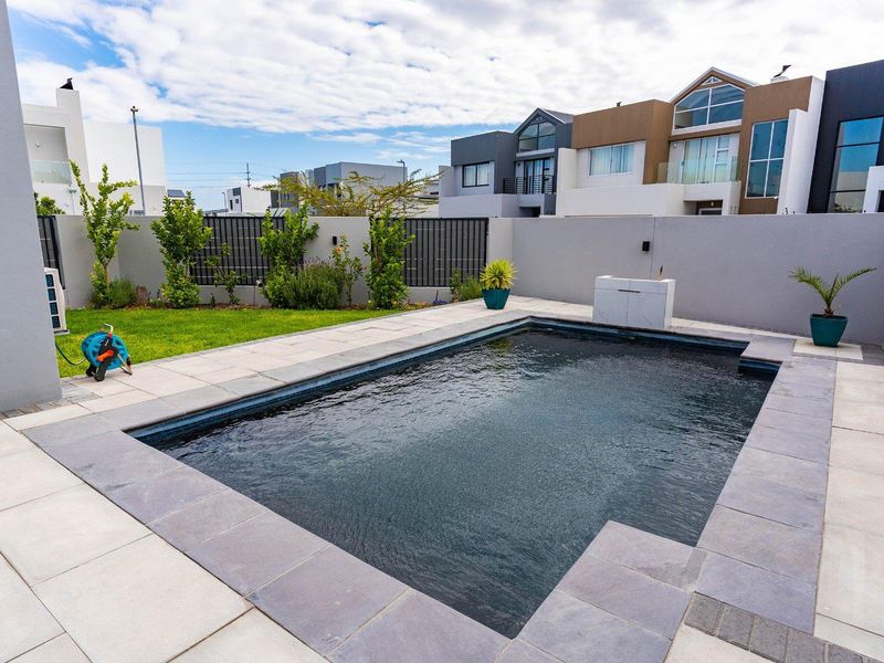Stunning Architecturally Designed Family Home – A True Entertainer’s Dream in Sought after Sandown - Photo 9