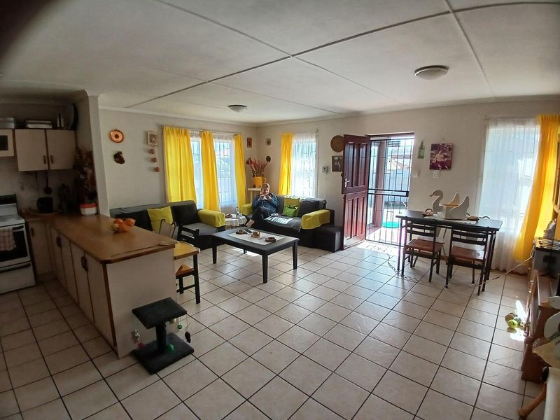 2 HUGE LIVING AREAS AS WELL AS 2 SHADED AREAS - Photo 6