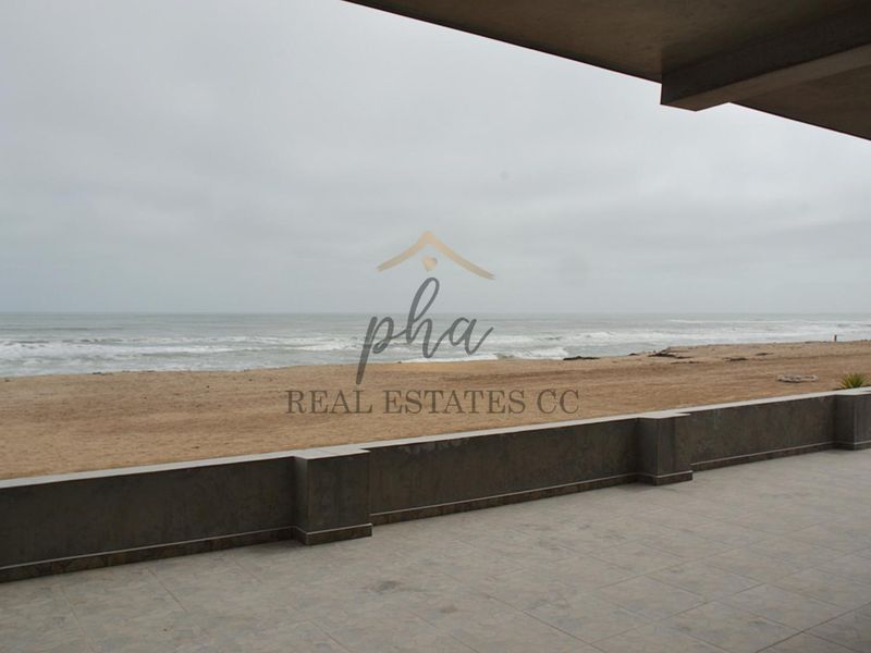 For Sale: Luxurious Beachfront Home with four bedrooms in Swakopmund - Photo 5