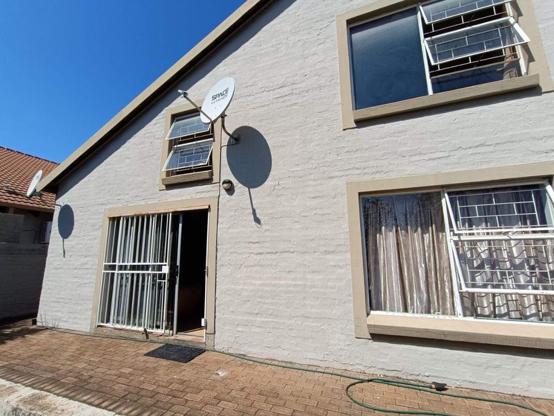 HEUWELSIG SECURITY ESTATE - CENTURION - 3 BEDROOMS - 2 BATH - Photo 4