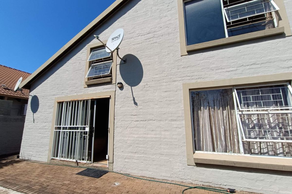 HEUWELSIG SECURITY ESTATE - CENTURION - 3 BEDROOMS - 2 BATH - Photo 4