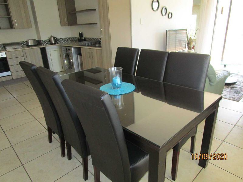 Stylishand Modern  2 Bed 2 Bath Apartment in Great Complex - Photo 9