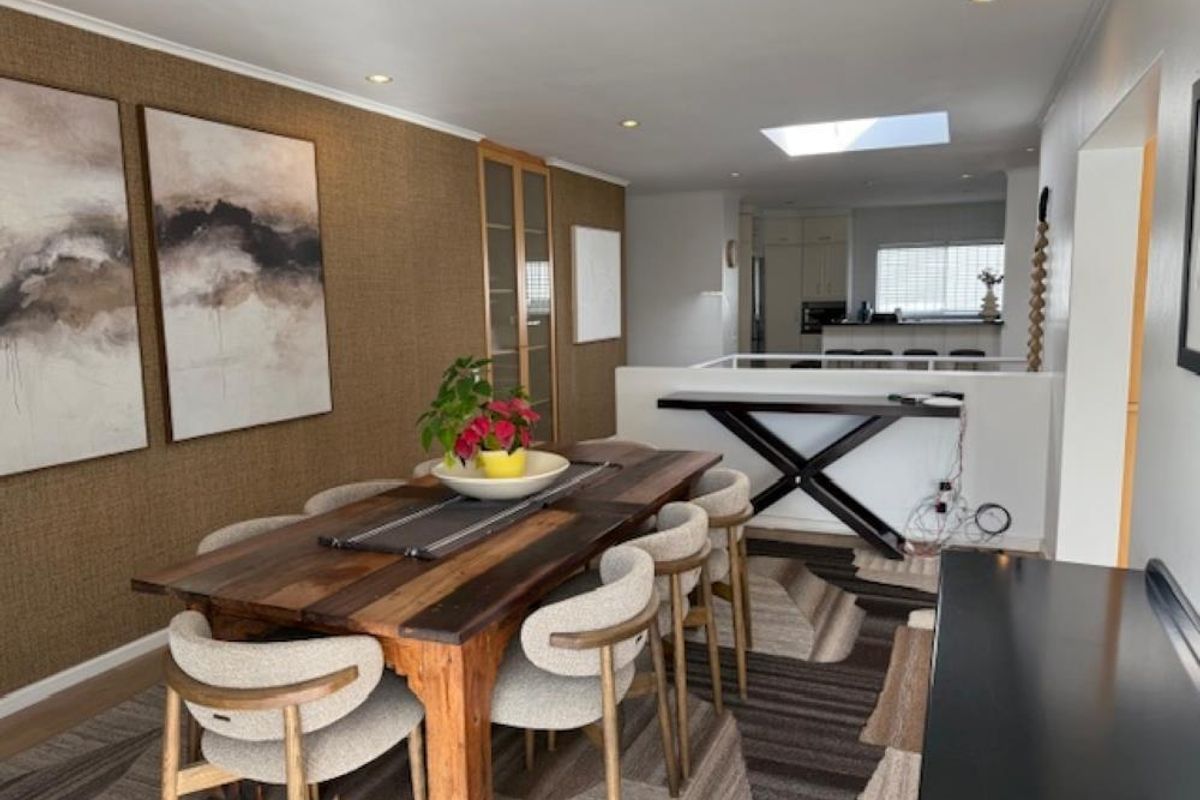 Stylish , Sunny , Home with Views - Photo 3