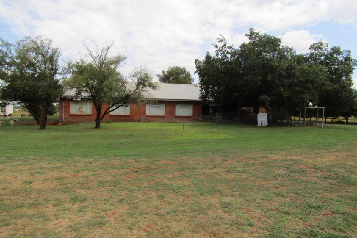 Country living at it's best - Photo 2