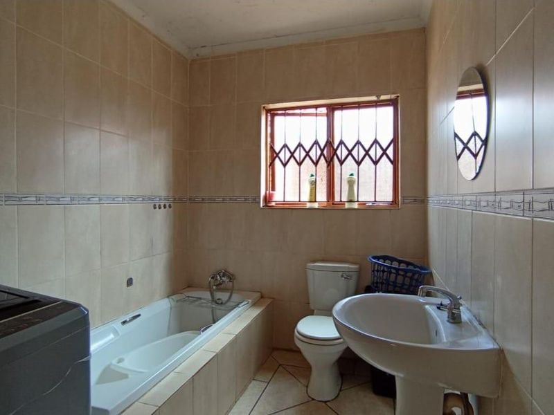 3 Bedroom House for Sale in Soshanguve, Pretoria - Photo 4