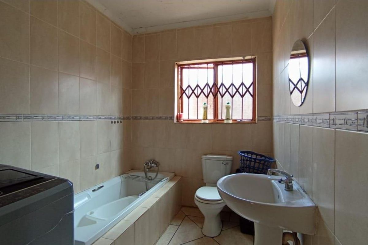 3 Bedroom House for Sale in Soshanguve, Pretoria - Photo 4
