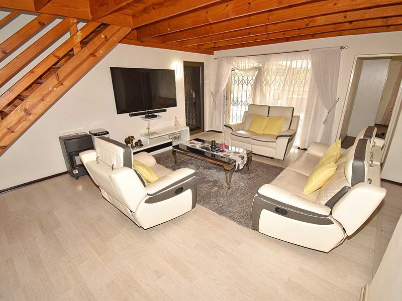 Modern and Secure - Photo 4