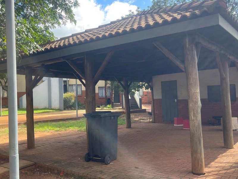 Cozy Bachelor Unit - Photo 6