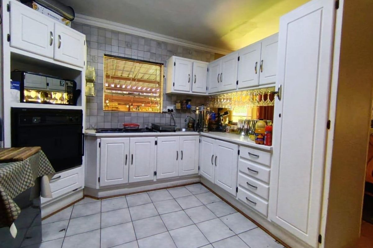 Langenhovenpark Luxury: 7 Beds, Pool & Rental Income! - Photo 3