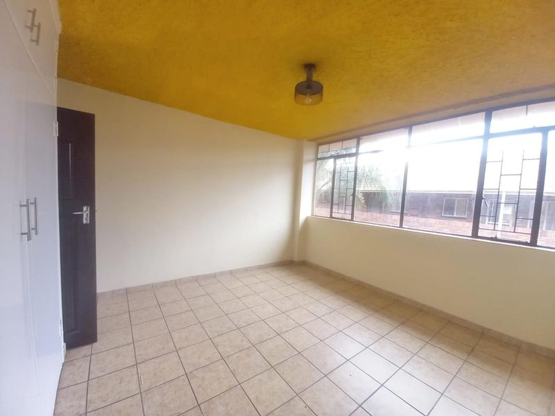 **Spacious 2 Bedroom Apartment for Rent** - Photo 9