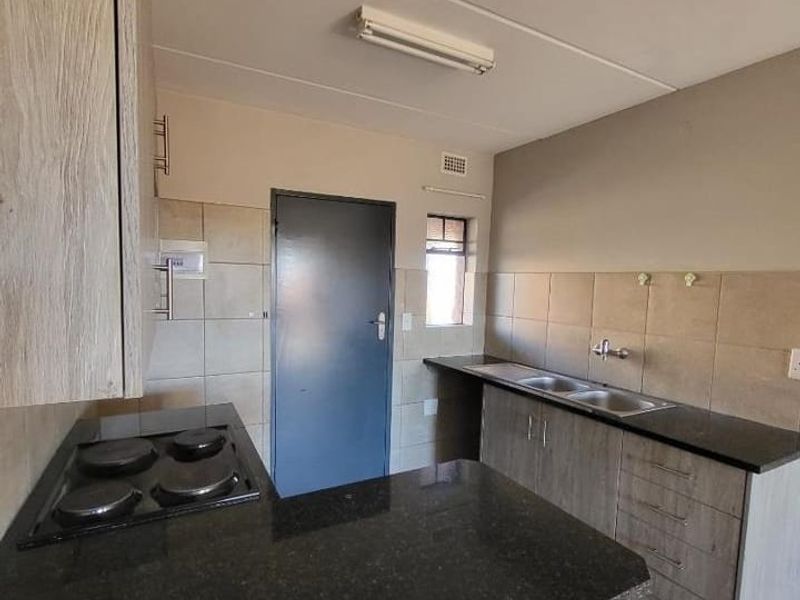 Two Bedroom Apartment in Montana - Photo 6