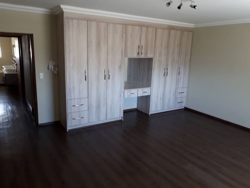 TWO MODERN SEMI-DETACHED HOUSES ON 4.23HA - Photo 10