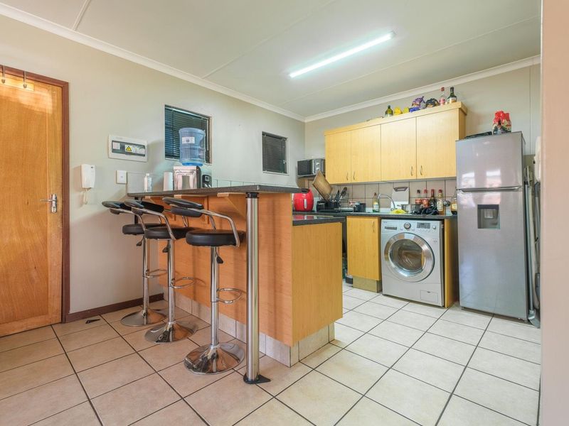 Two bedroom two bathroom apartment in fantastic condition - Hatfield - Photo 4