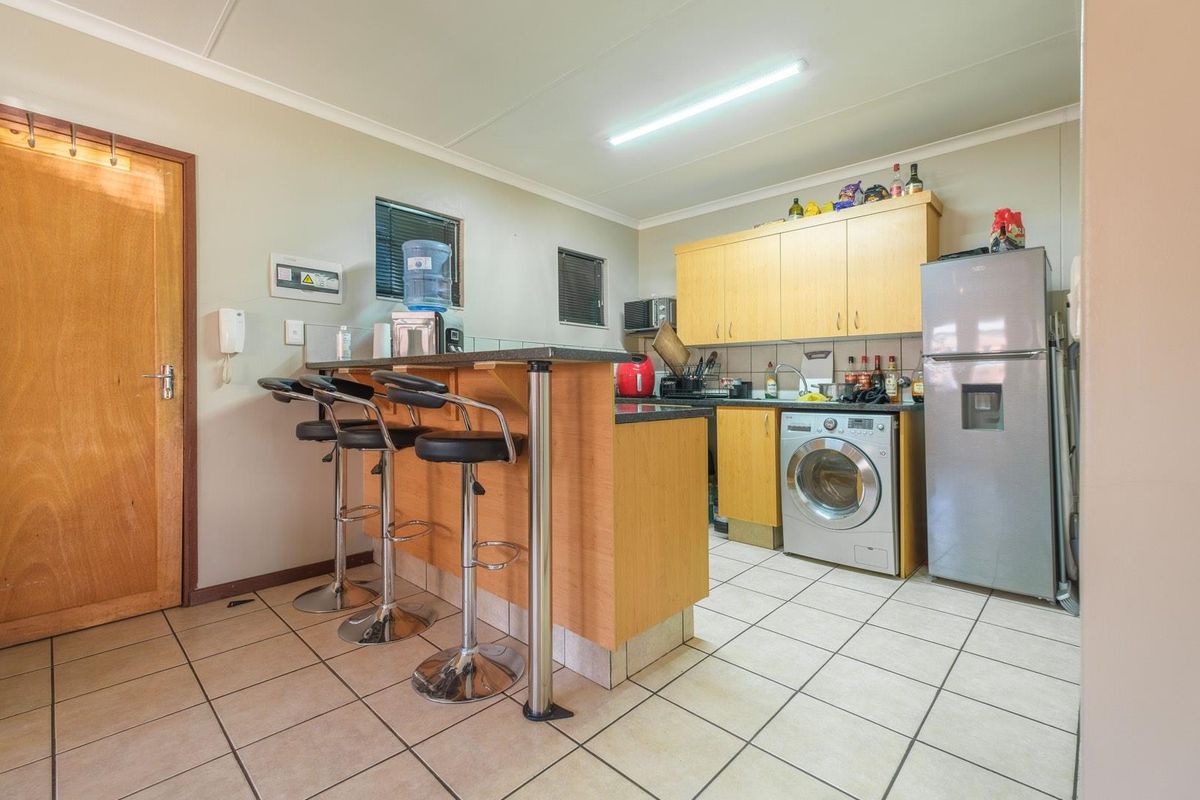 Two bedroom two bathroom apartment in fantastic condition - Hatfield - Photo 4