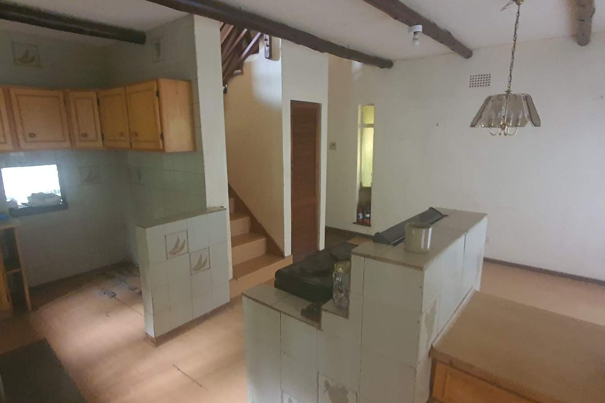 FOR THE EXTENDED FAMILY - 1 SEPARATE DWELLINGS, VARIOUS OUTBUILDINGS, BOREHOLE AND MORE! - Photo 2