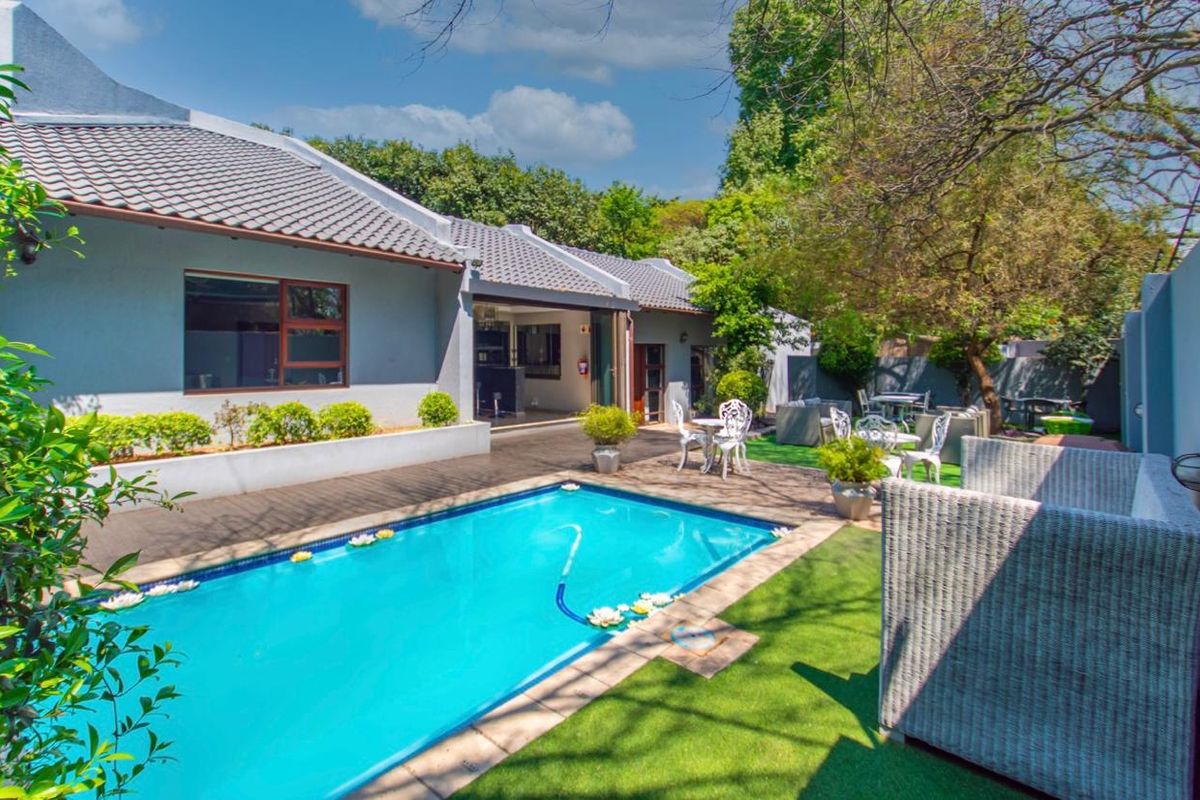 Elegant seven bedroomed house for sale in Houghton - Photo 2
