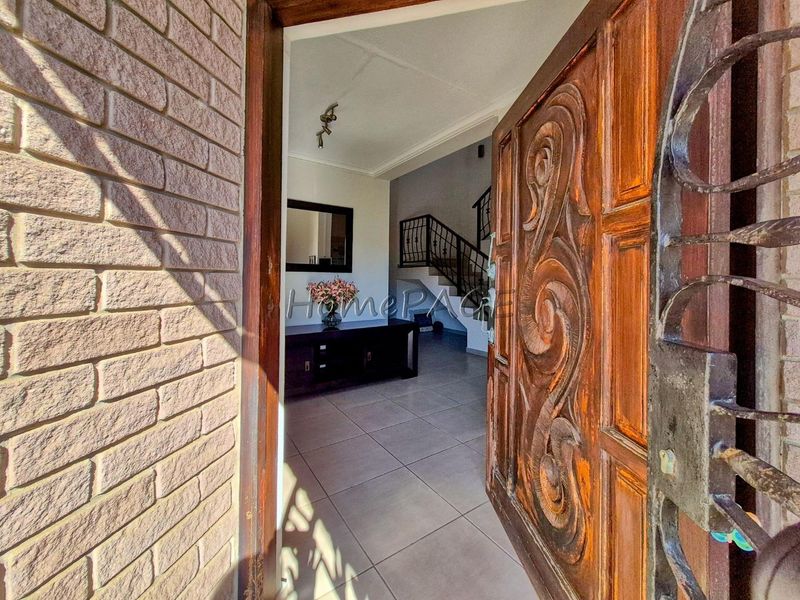 Meersig, Walvis Bay:  Large Home close to Lagoon is for Sale - Photo 4