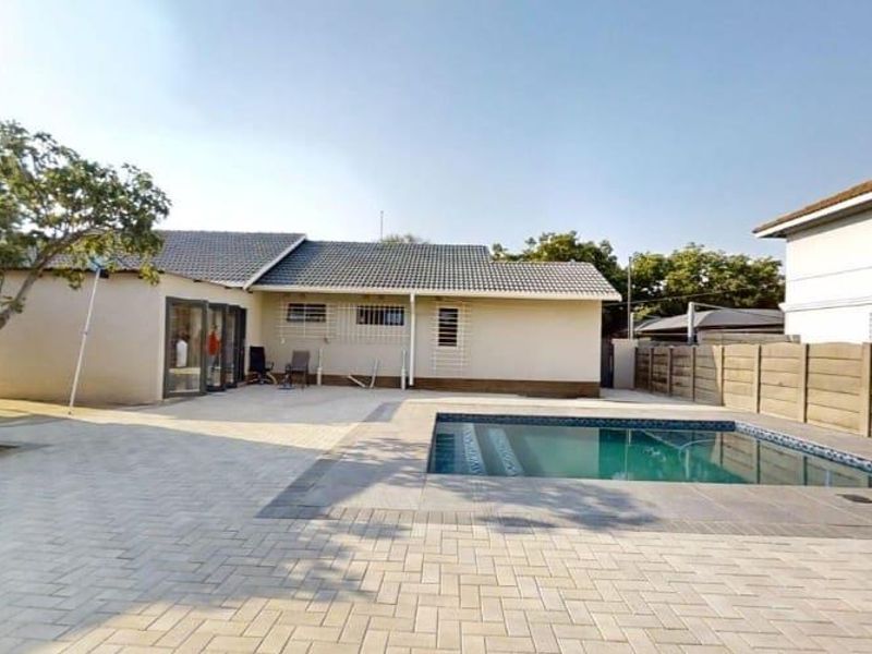 3 Bedroom House in Cinderella - Photo 6