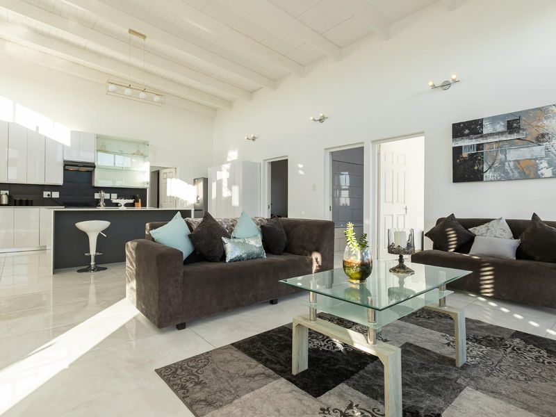 Location, Modern , Income generating - Photo 2