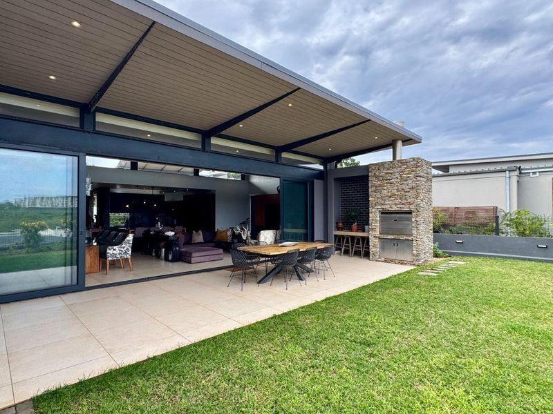 A stunning freestanding furnished home in secure estate in Sibaya!!! - Photo 2