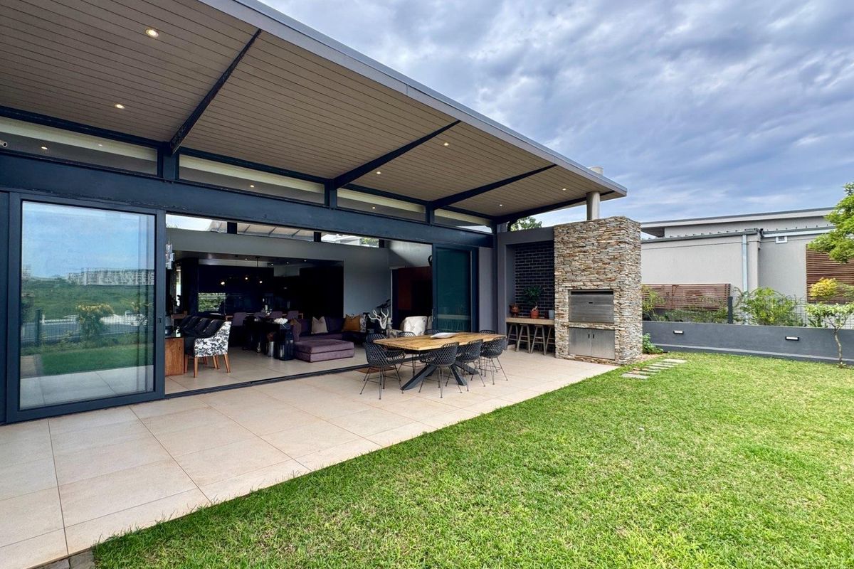 A stunning freestanding furnished home in secure estate in Sibaya!!! - Photo 2