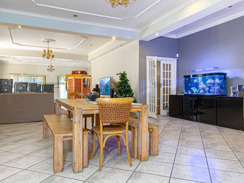 Renovator’s Dream in Sought-After Bishopscourt - Photo 7