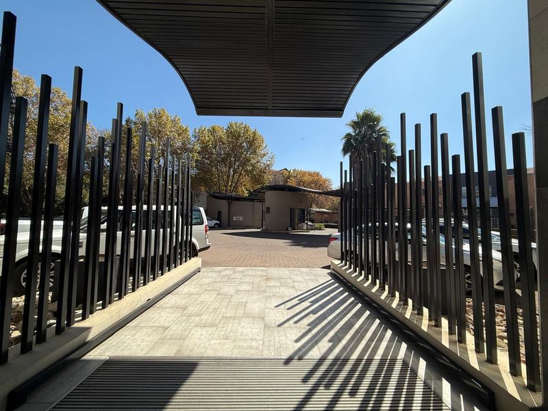 Office Space to Let – 16 Fricker Road, Illovo - Photo 10