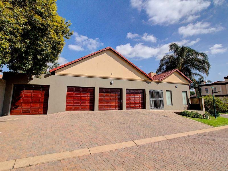 Space, Style & Security — Your Forever Home in Honeydew Ridge Awaits! - Photo 2