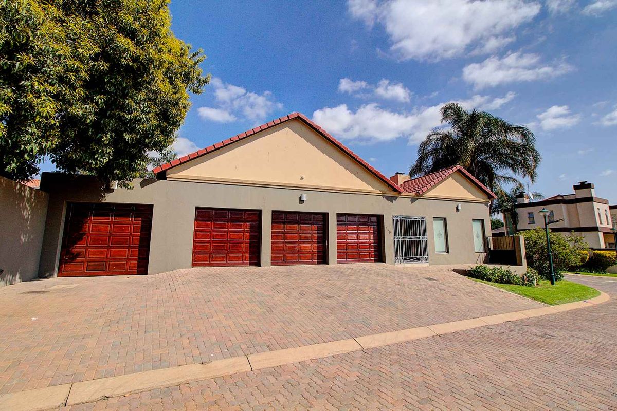 Space, Style & Security — Your Forever Home in Honeydew Ridge Awaits! - Photo 2