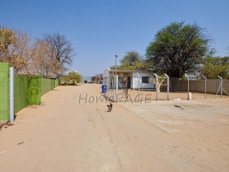 Okahandja:  Industrial property WITH HOME is for Sale - Photo 3