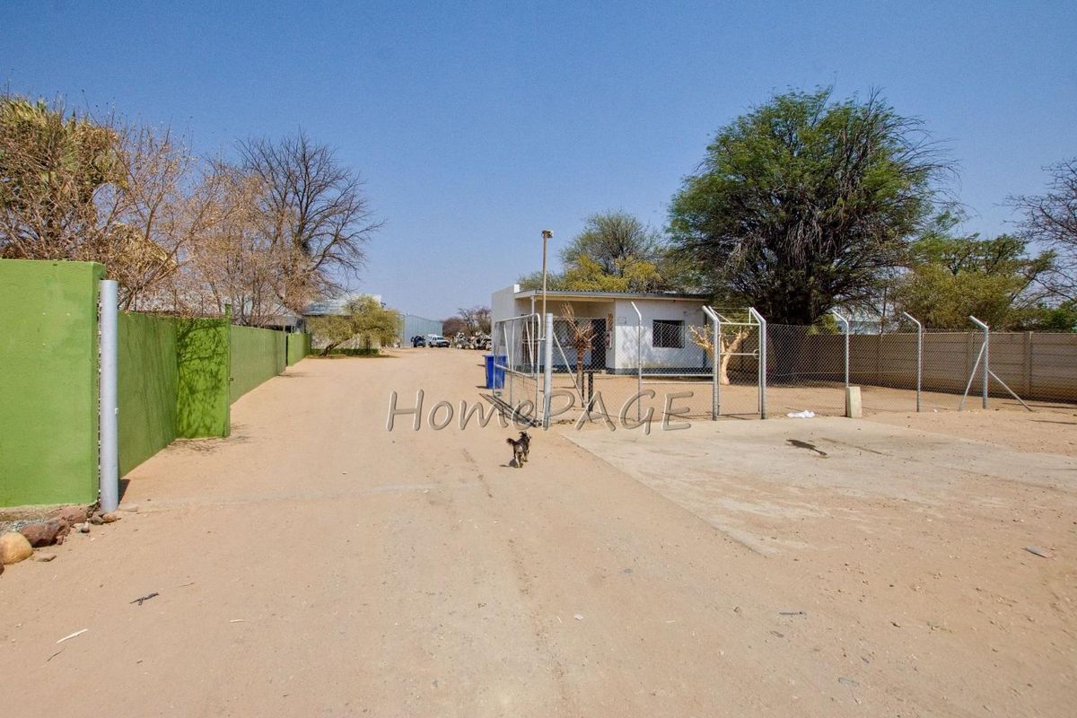 Okahandja:  Industrial property WITH HOME is for Sale - Photo 3
