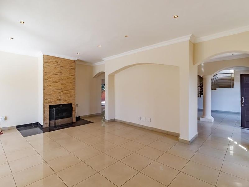 5 Bedroom Family Home to Rent in Valley View Estate, Centurion - Photo 2