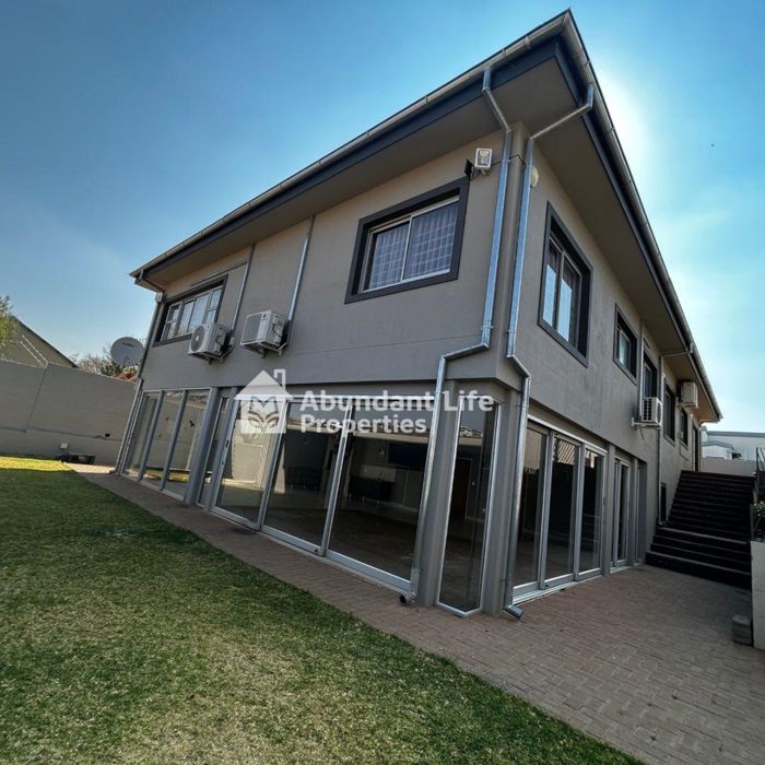 Property #2556856, House For Sale in Kleine Kuppe