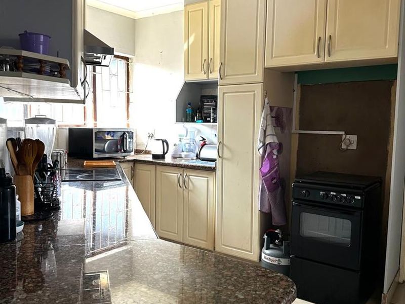 Spacious Family Home in Desirable Brackenham, Richards Bay - Photo 6