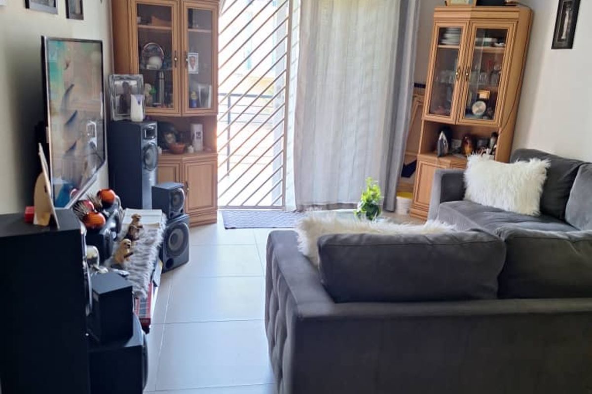 Modern Upper-Level Apartment for Sale in Rocky Crest - Photo 2