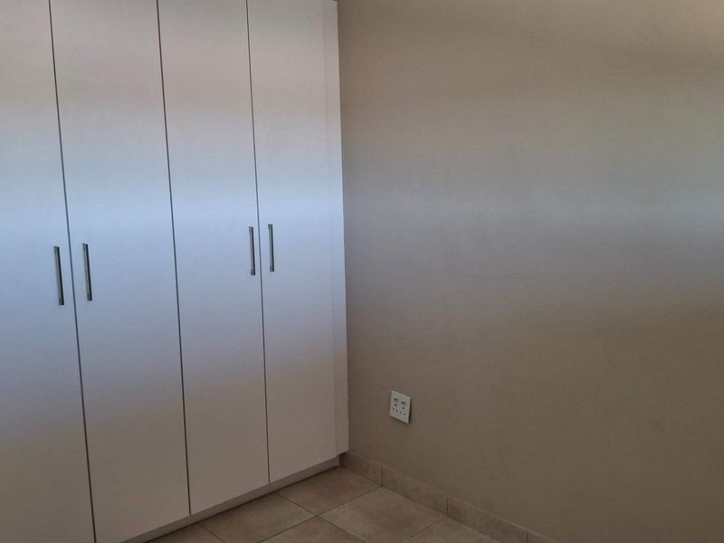 2 Bedroom Apartment For Sale in Oak Glen, Bellville - Photo 9