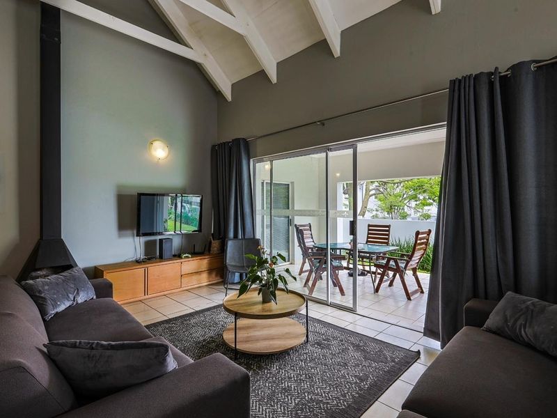 Elegant Furnished Family Home to Rent in Silver Lakes Golf Estate - Photo 10