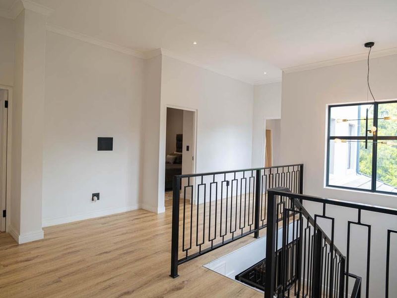 Luxury Four Bedroom Ensuite Home in Exclusive Bryanston Development - Photo 10