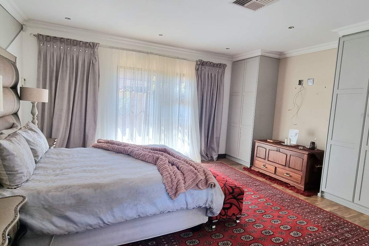 FIVE STAR HOME IN FIVE STAR STREET - Photo 4