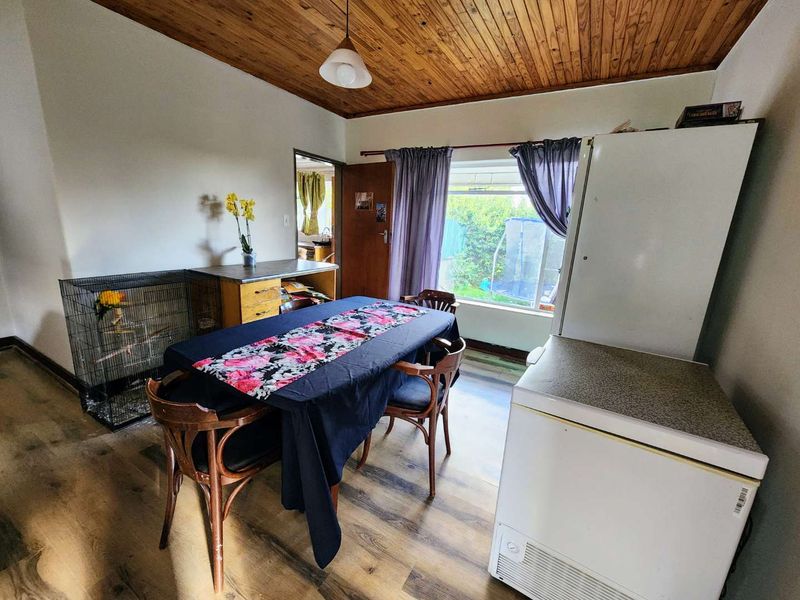 Stunning 4-Bedroom Off-The-Grid Home - Photo 6