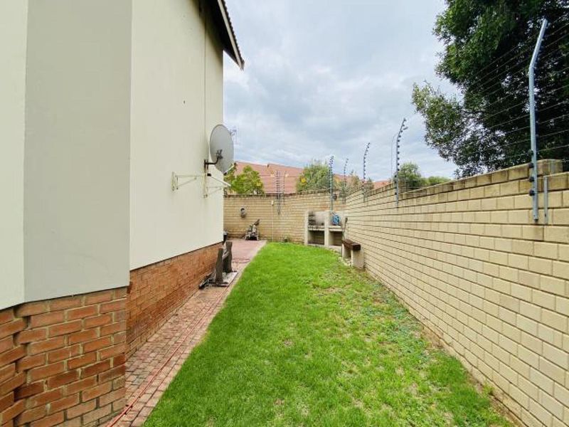 BROOKLANDS LIFESTYLE SECURITY ESTATE: 3 BEDROOM TOWNHOUSE - Photo 8