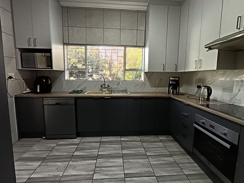 Stunning Family Home with Flexible Living Options - Photo 9