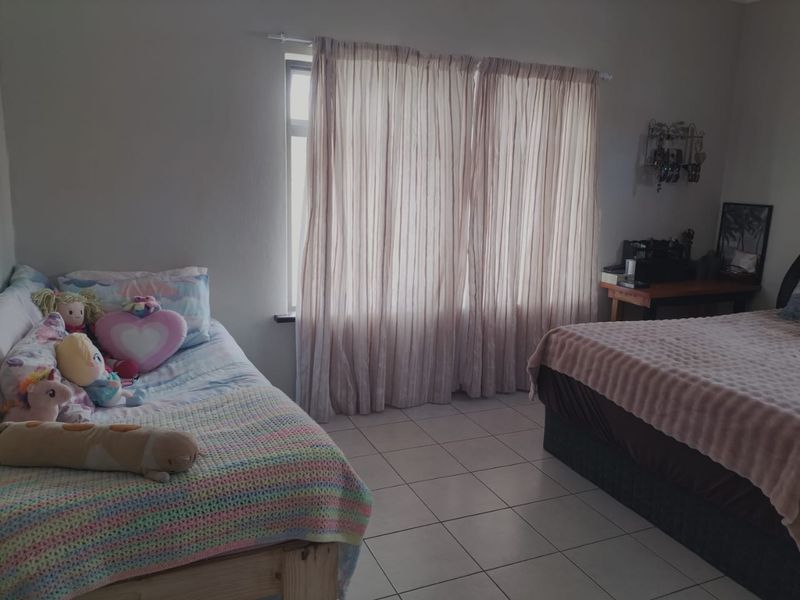 "Endless Potential: Spacious Home on Large Subdividable Plot" - Photo 9