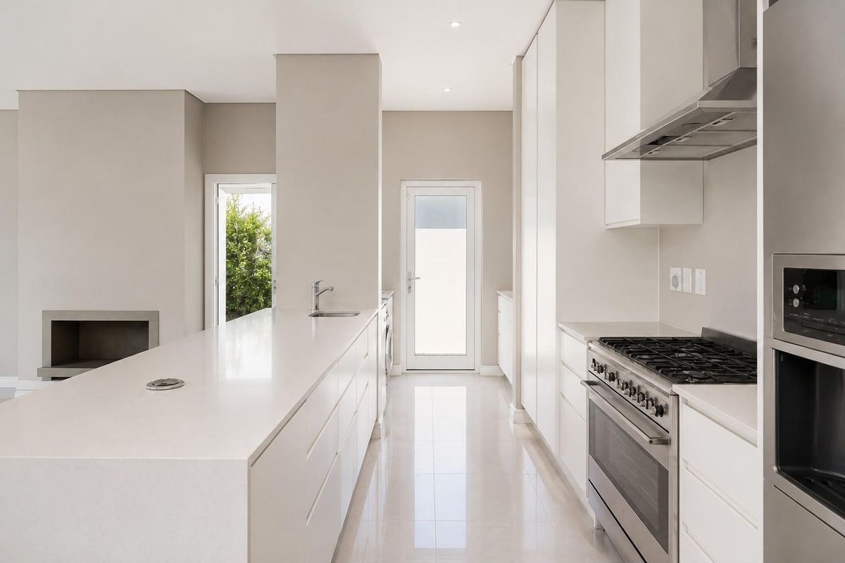 Modern Three-Bedroom Family Home in a Serene Setting Available for Rent in Val de Vie Estate - Photo 2