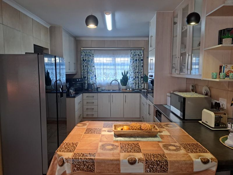 Perfect Family Living - Photo 8